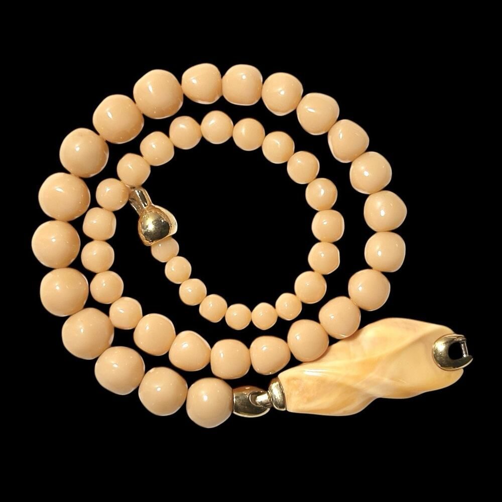 Trifari Necklace Kunio Matsumoto Peach Blush Graduated Lucite Beads 70s Chunky